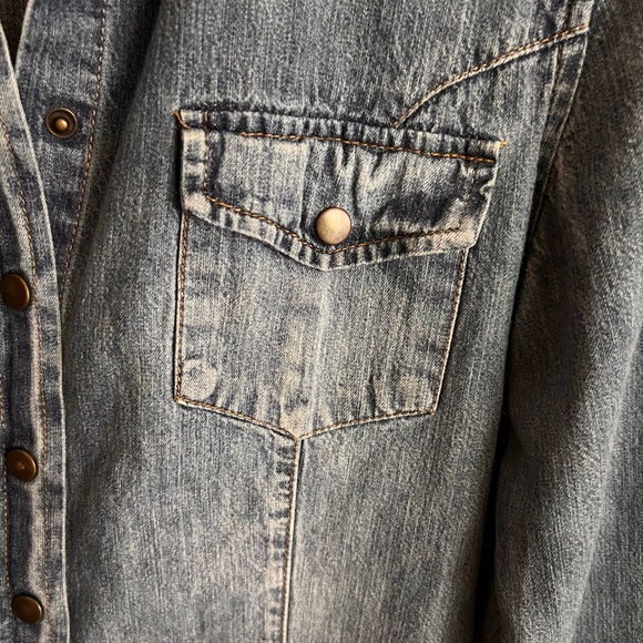 Charlotte Russe Denim Button-Up Shirt/Light Weight Jacket - Picture 5 of 7